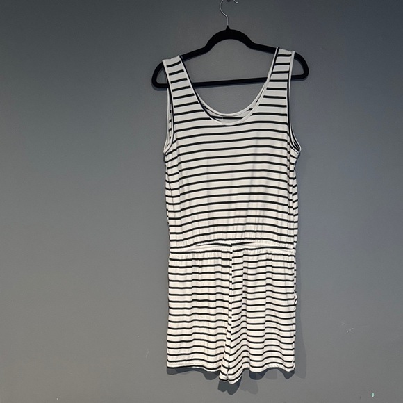 Elegant Black and White Striped Romper - Picture 4 of 6